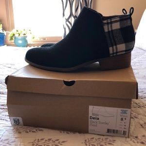 Tom’s Deia Plaid Booties